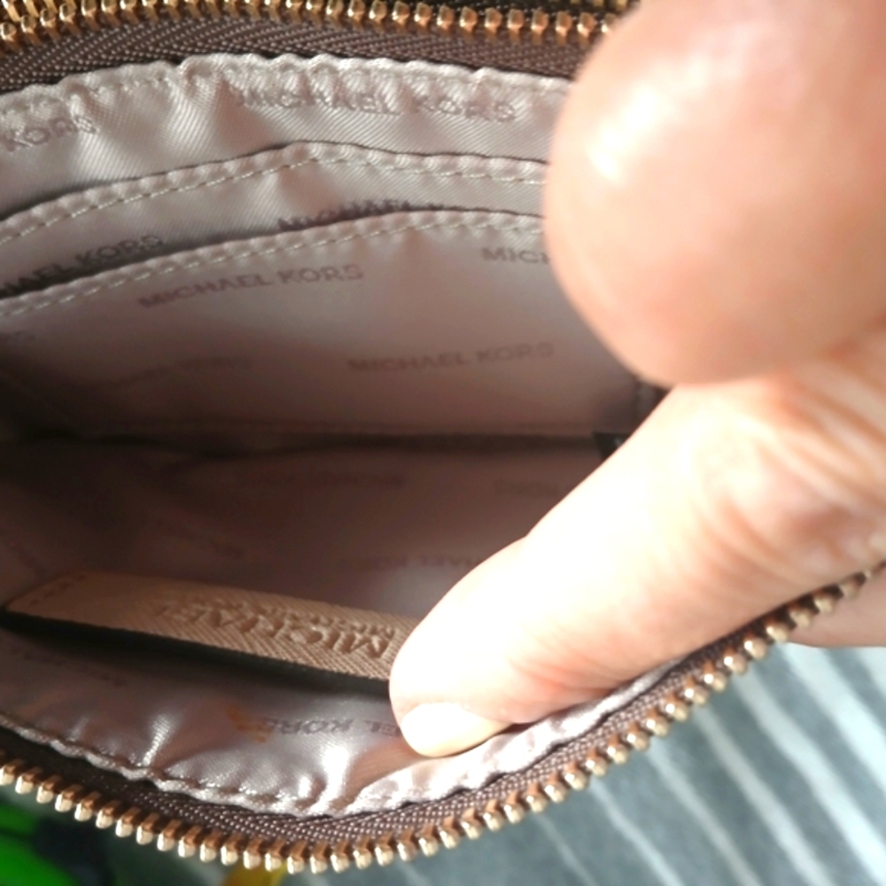 Michael Kors Textured Brown and Cream Wristlet Wallet New! - Picture 4 of 7
